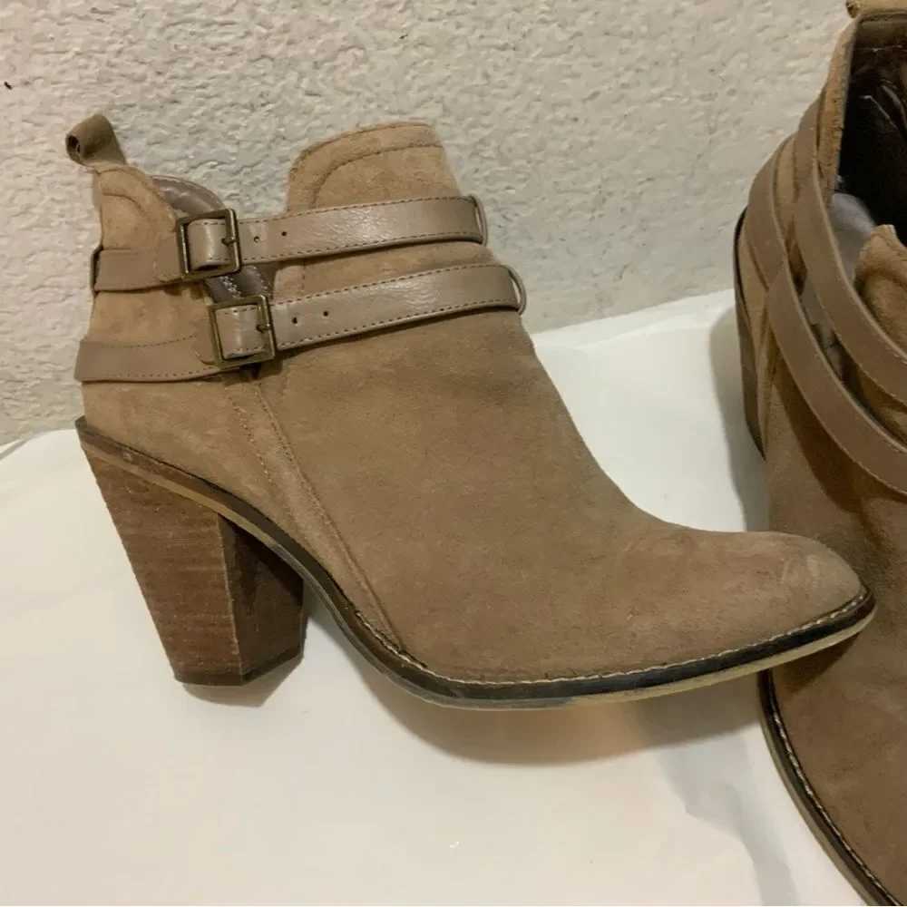 Nine West Tan Booties/Shoes size 11 M bouble buckle